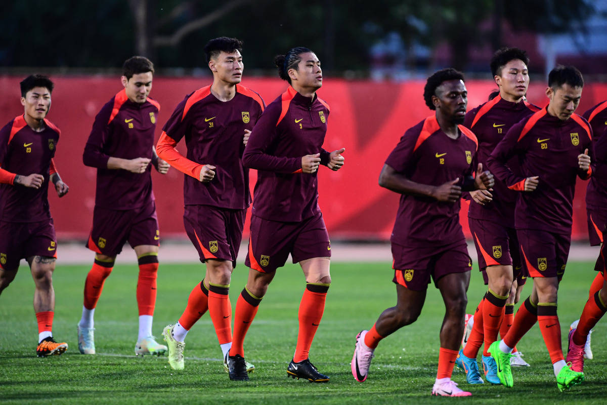 突发!今晚8点,国足决战泰国,伊万做出轰动决定