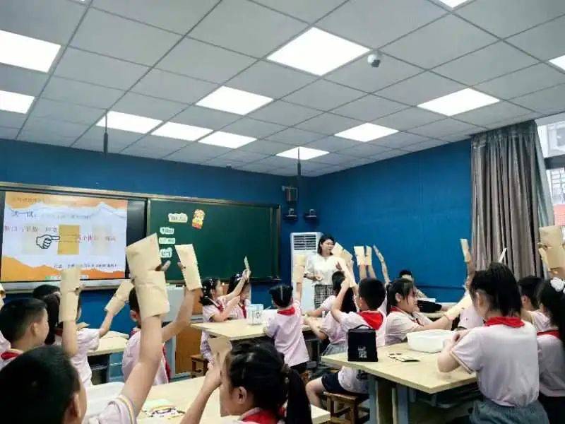 要求,6月4日至5日,猇亭区中小学生动艺术课堂展评在长江中学举办