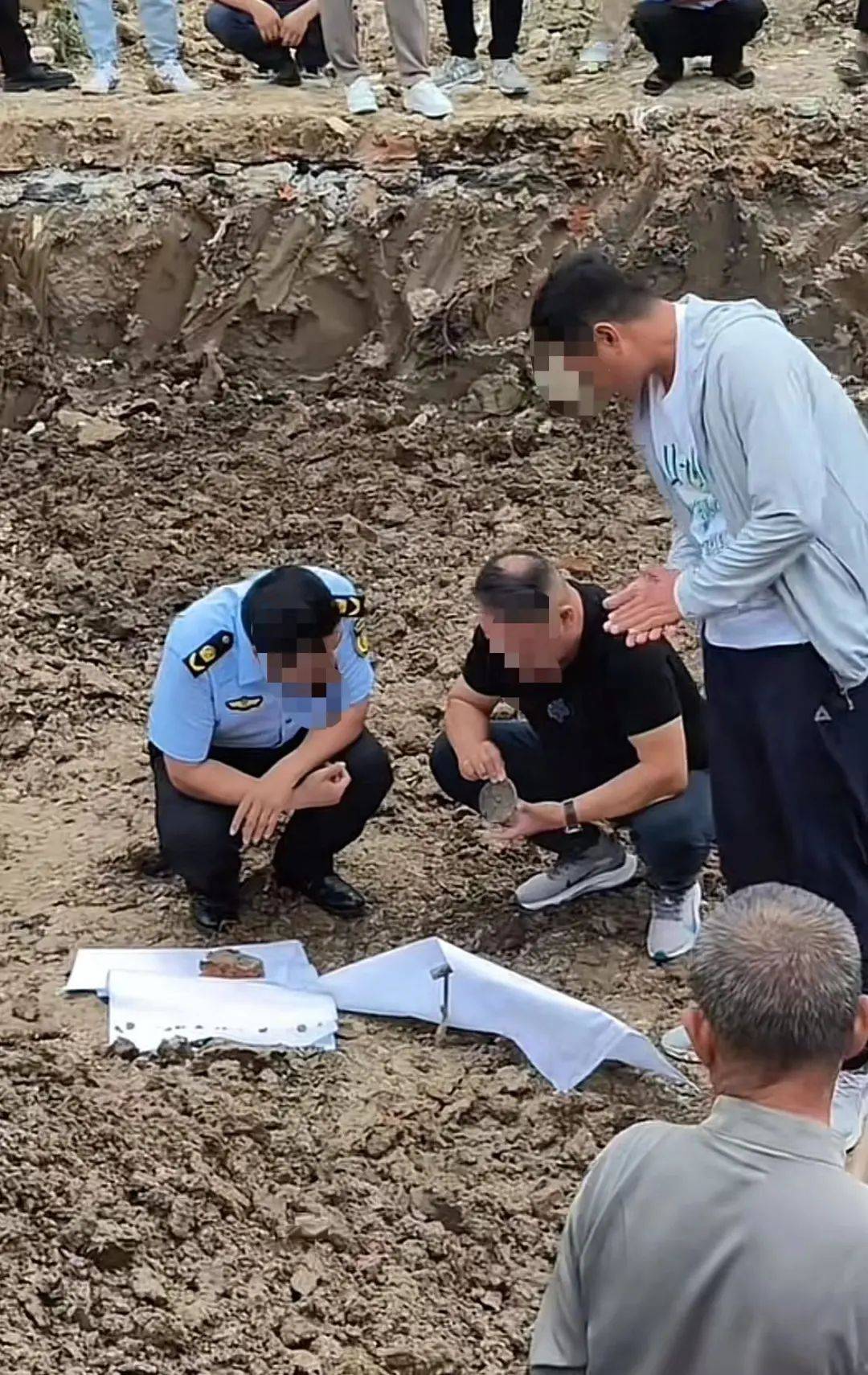 安徽寿县修路时发现一处古墓，文旅局：6座中3座被破坏，正鉴定朝代等信息