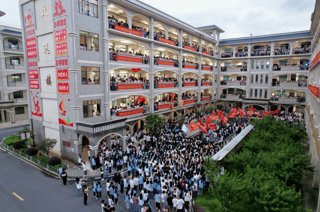 这是青春最顶级的浪漫——钟山这群学弟学妹们为高三考生激情喊楼!