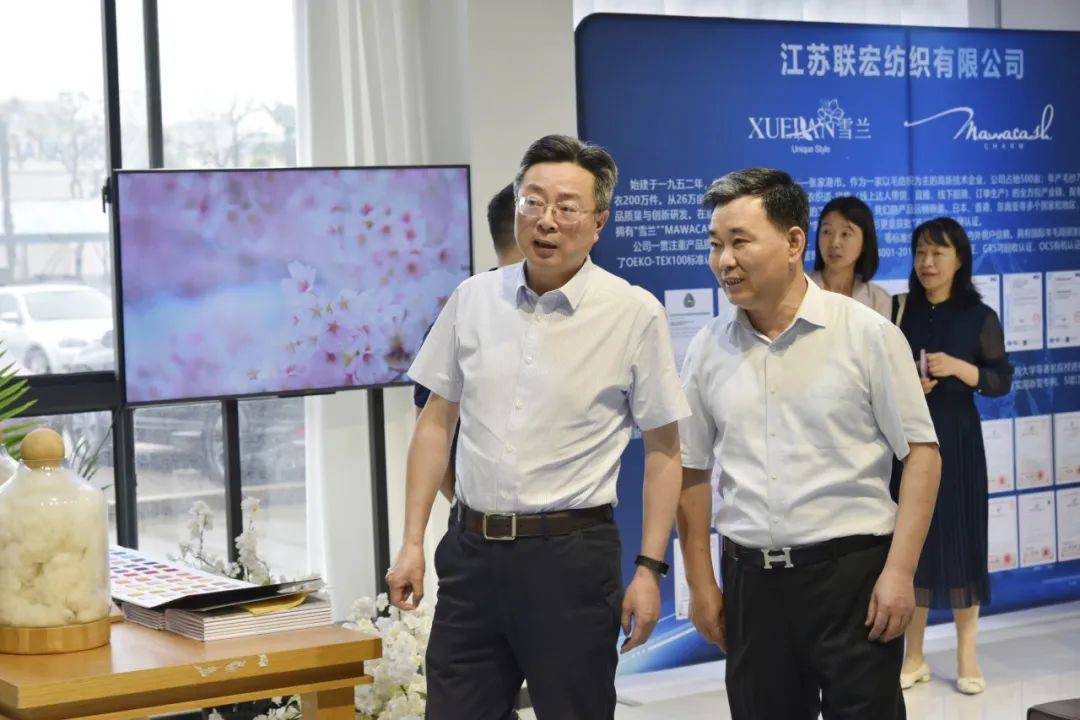 夏立新来区镇走访调研