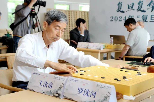 奉贤大师赛"八冠王"惨遭屠龙 马晓春罗洗河师徒会师决赛