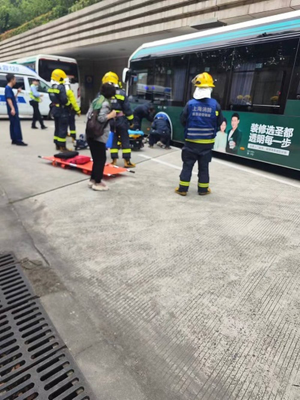 上海公交事故图片