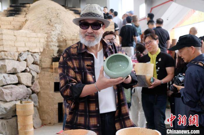 当日,2024慈溪市"柴烧龙窑"主题活动开窑仪式在上林湖青瓷文化传承园