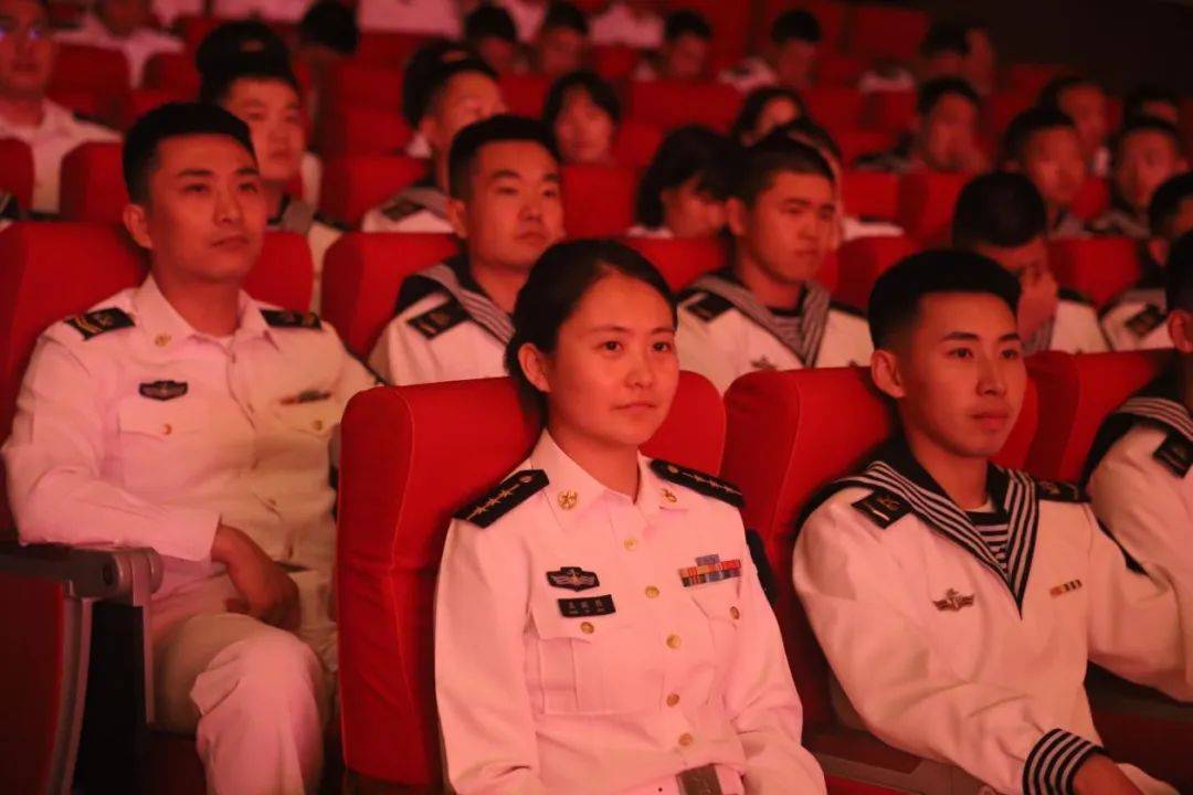 为战而歌!解放军文化艺术中心文艺轻骑队"点燃"校园