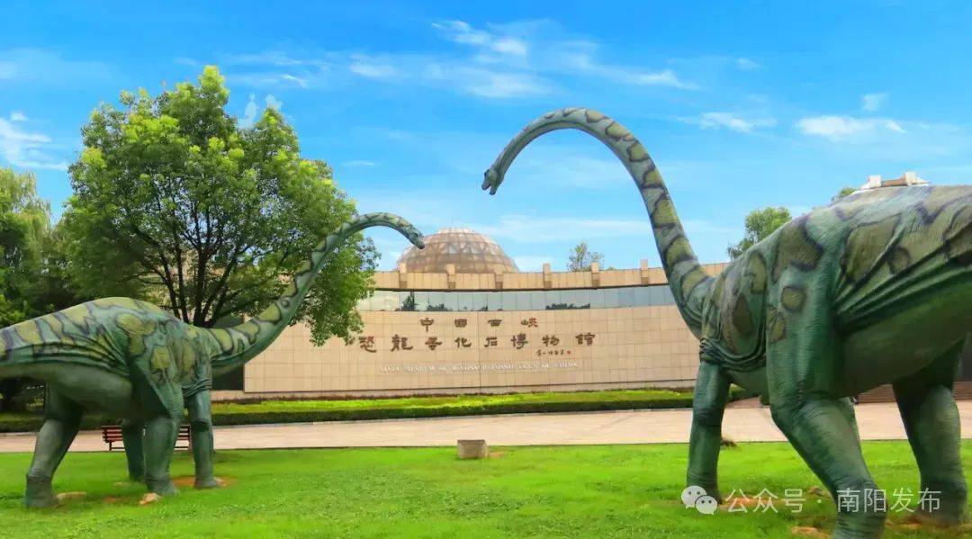 西峡恐龙遗迹园端午节期间,景区推出优惠票价,游览恐龙园景区的小朋友