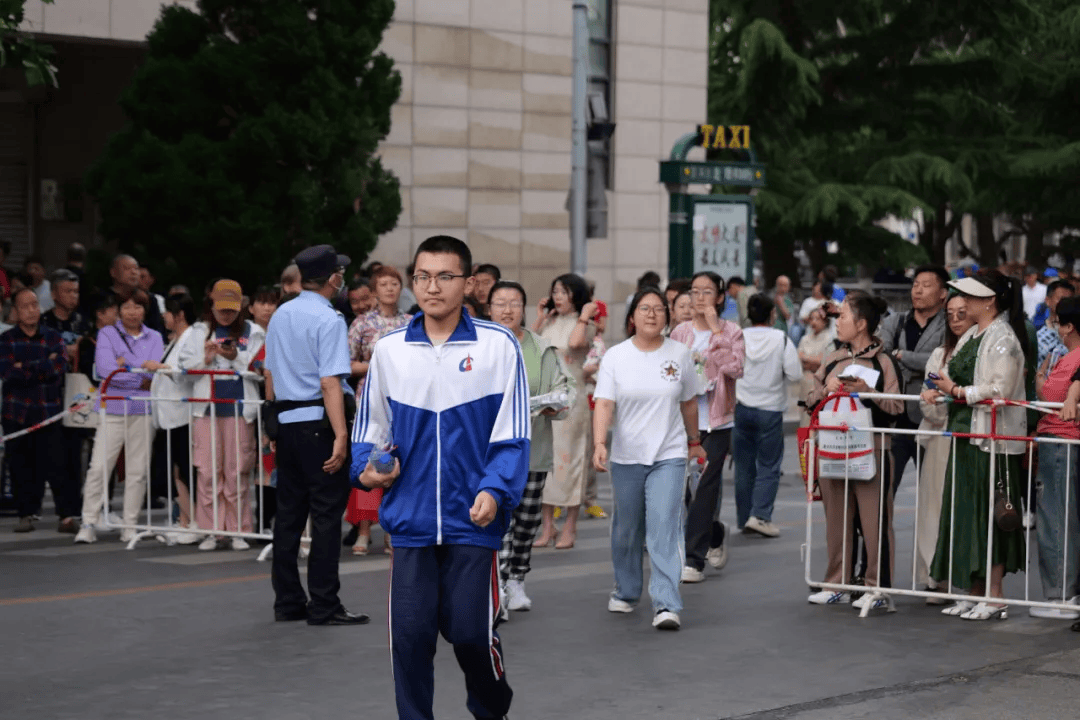 实验中学今年旅顺口区共设立书写自己的青春篇章怀揣着梦想和憧憬以