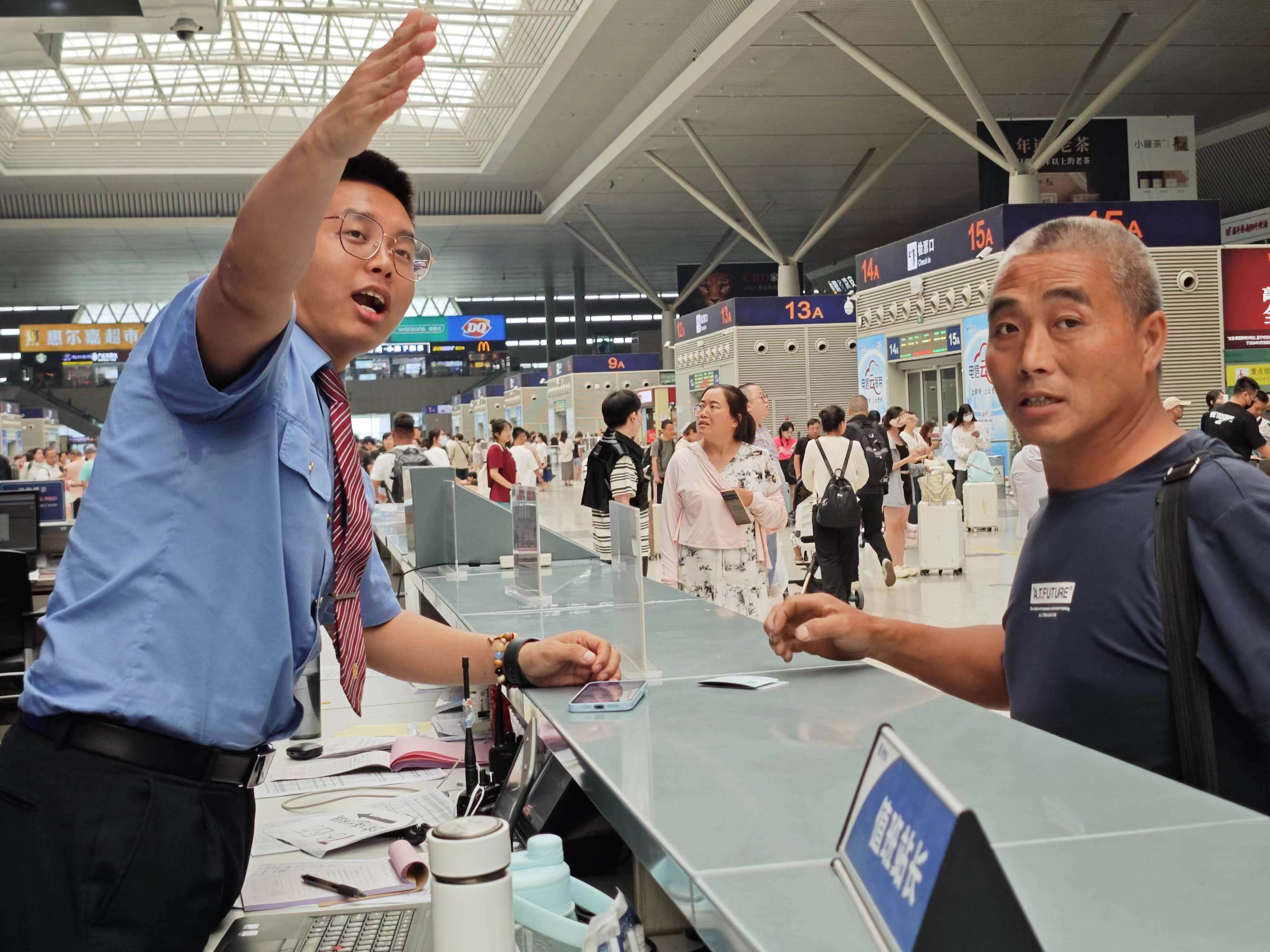 国铁集团郑州局管内各大火车站提前研判制定应对大客流措施,在列车