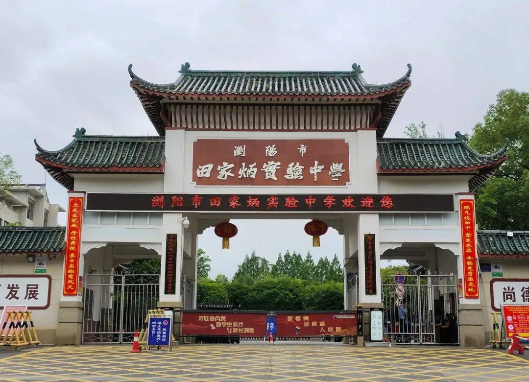 每岁烟花一万重