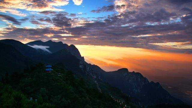 中国10大名山投票评选出炉,黄山,庐山榜上有名,第一名意料之中