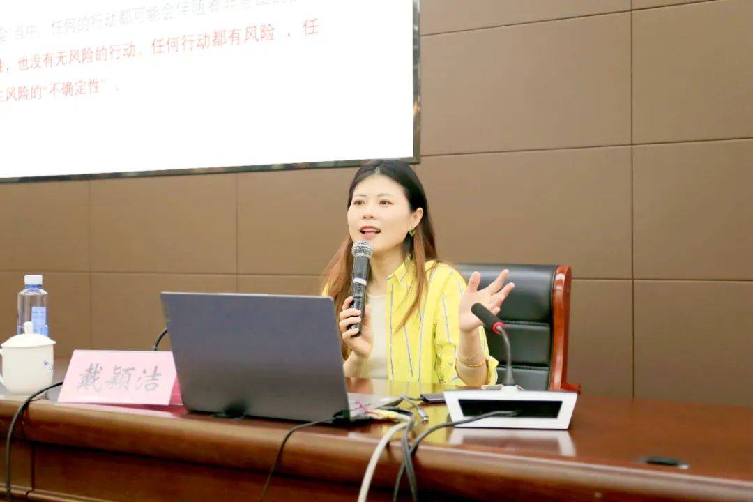 区委副书记,区长余华阳,区委副书记程钧,区人大常委会主任吴武华等区