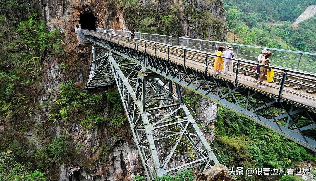 行走在百年滇越铁路人字桥上,追寻历史的足迹