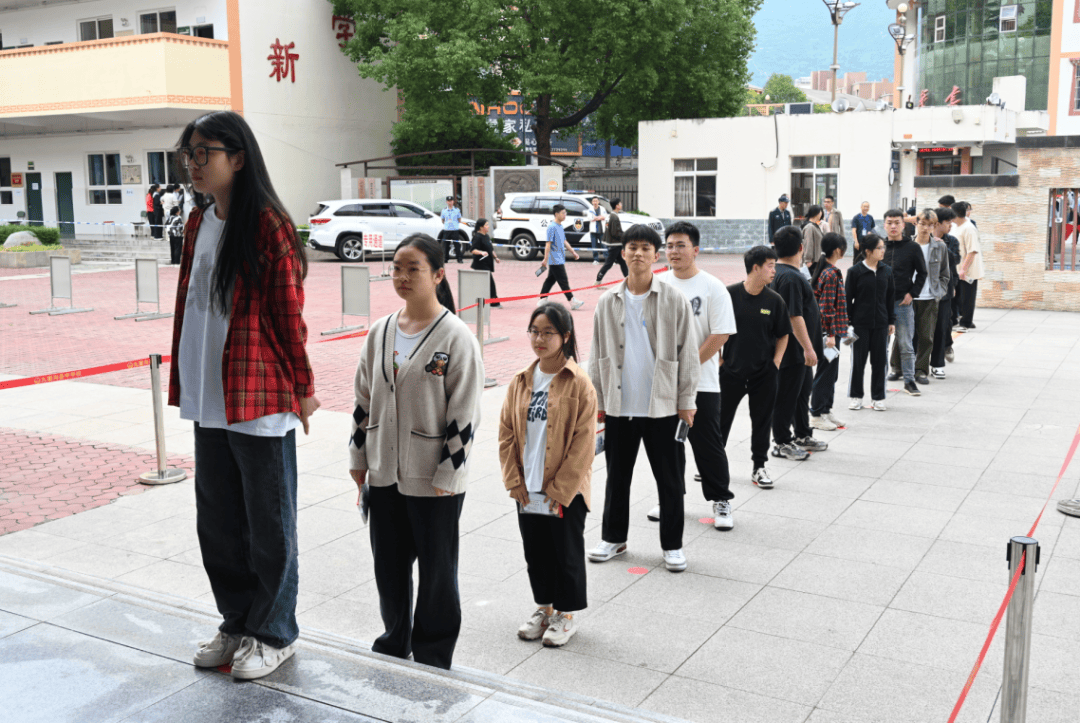 直击高考第一天丨阿坝学子,加油!