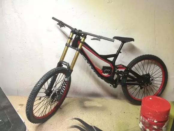 长见识了,纯手工打造的迷你速降车模型!