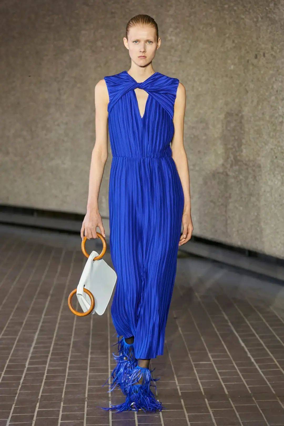 趋势 | 2024年连衣裙最流行的设计是什么?