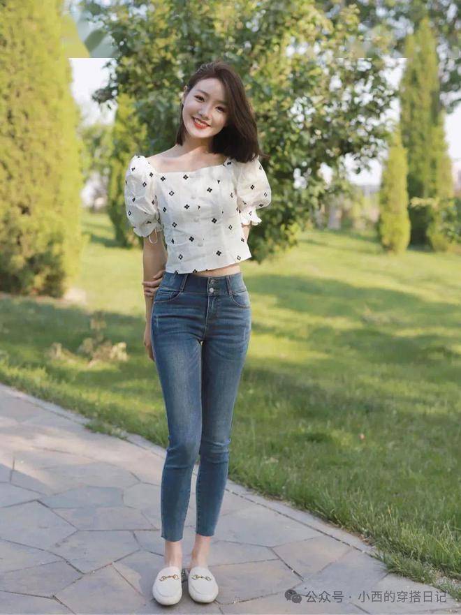 搭配公式三牛仔裤搭配猫跟鞋猫跟鞋搭配牛仔裤,展现了一种低调而精致