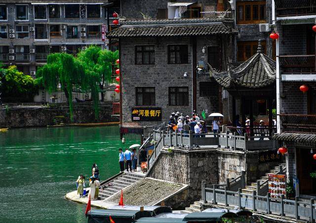 端午前夕 镇远古镇迎来旅游热潮
