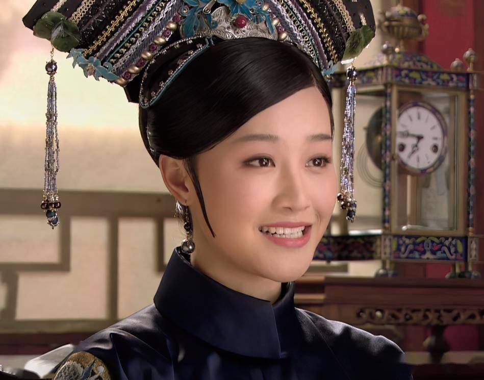 并且出演浣碧的时候,蓝盈莹才20岁,放到现在就是00后小花.