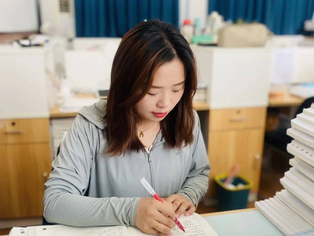 师者风范张小凤老师,2022年参加工作,沭阳县修远中学数学学科教师