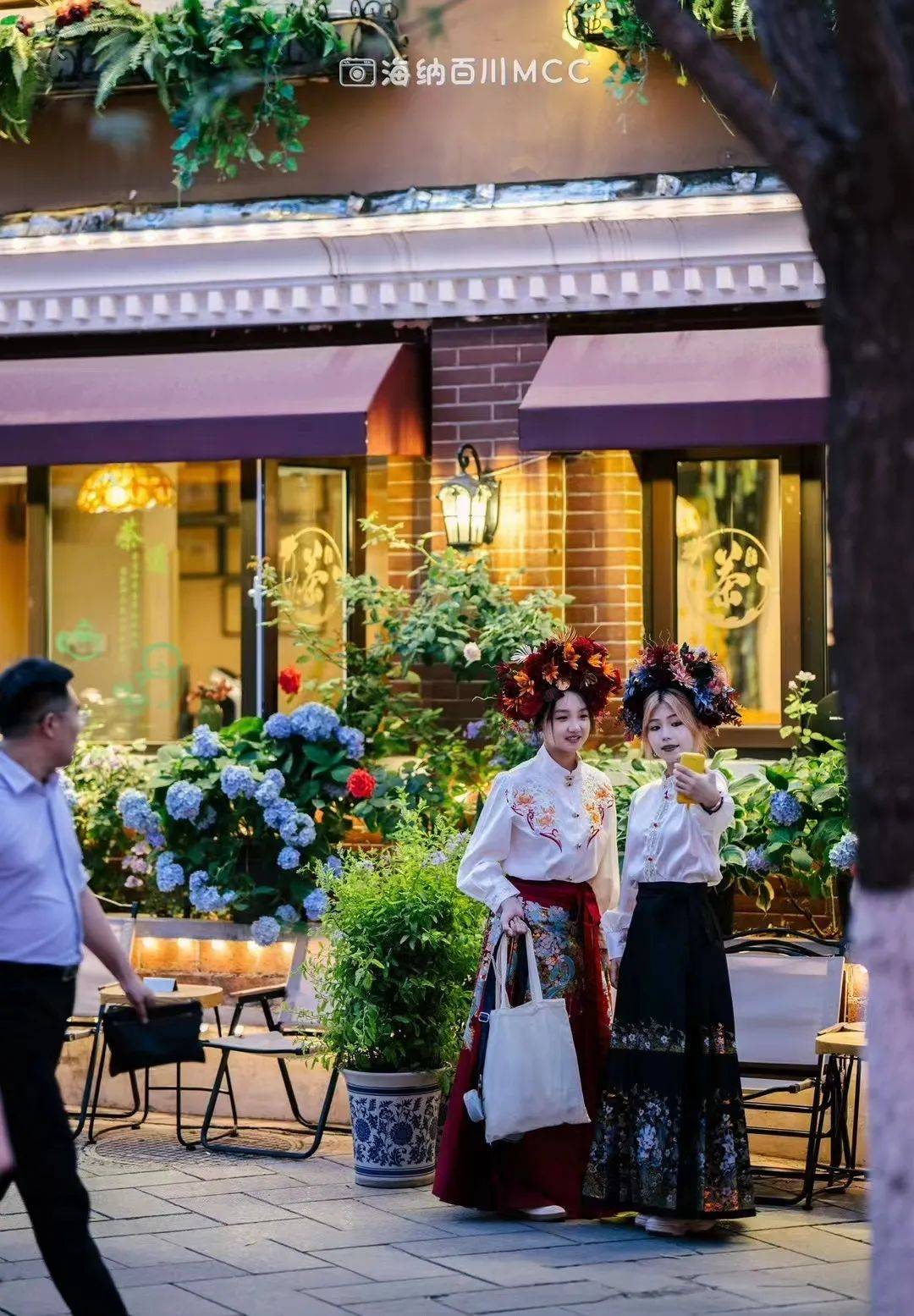 肉味的冰激凌还有曲水流觞的还原场景"四方食事"美食院落里各种传统