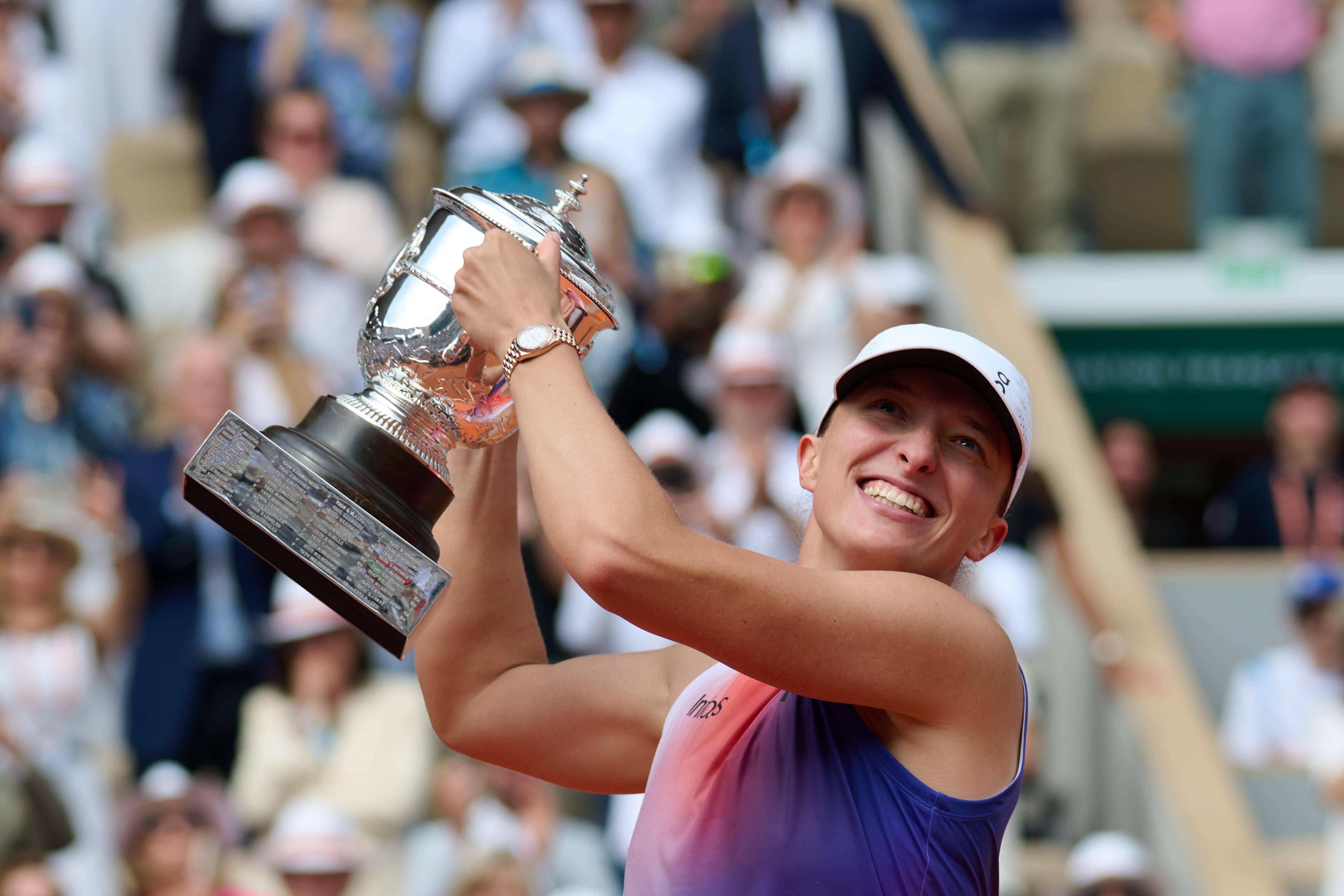 斯瓦泰克法网卫冕实现女单三连冠_种子_奖杯_支持