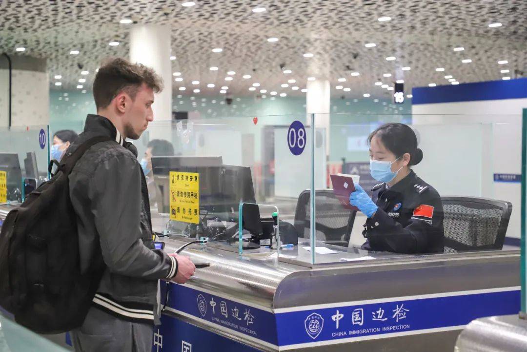 今年以来,该总站相继保障24小时直接过境免办边检手续,中新互免,中泰