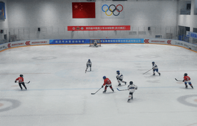 400冰球小将江城过招