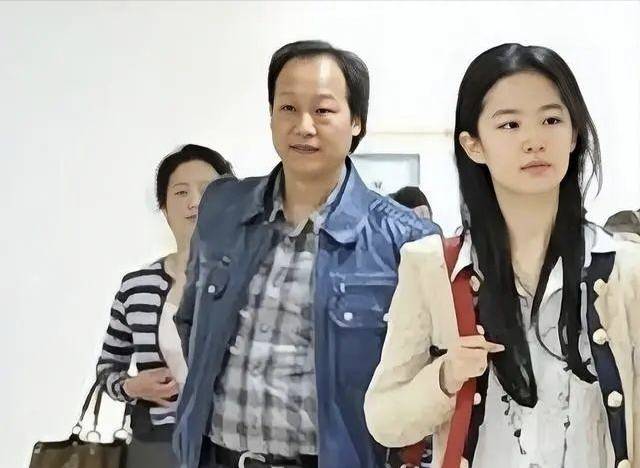 纠缠20多年!杨采钰不过是替代品,刘亦菲新剧由陈金飞担任监制