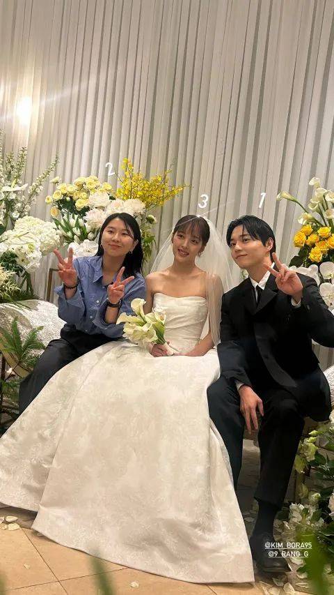 今天又一位韩国著名女演员结婚,众多明星来到婚礼现场祝贺