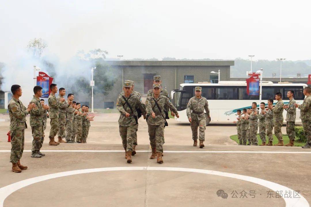 完成新训任务的春季入伍新兵东部战区空军某场站一二三四呼号声近日