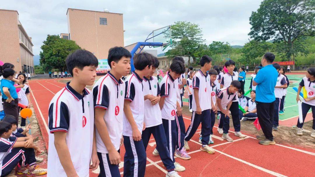 扬运动精神 展青春风采——陆丰市陂洋中学举行第三届运动会