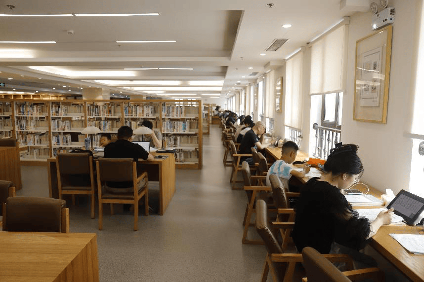 淡淡粽叶香,浓浓书香情——开封市图书馆端午假期读者服务侧记