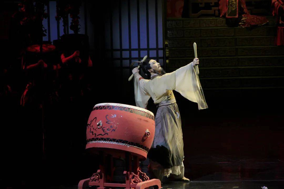 时隔82年乐山舞剧屈原在重庆上演