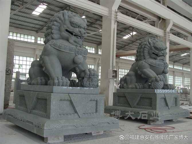 古代石狮子在皇家园林的摆放