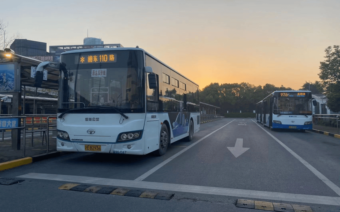 路申江南路站起经航三路,申江南路,周祝公路,康沈路,秀康路,沪南公路