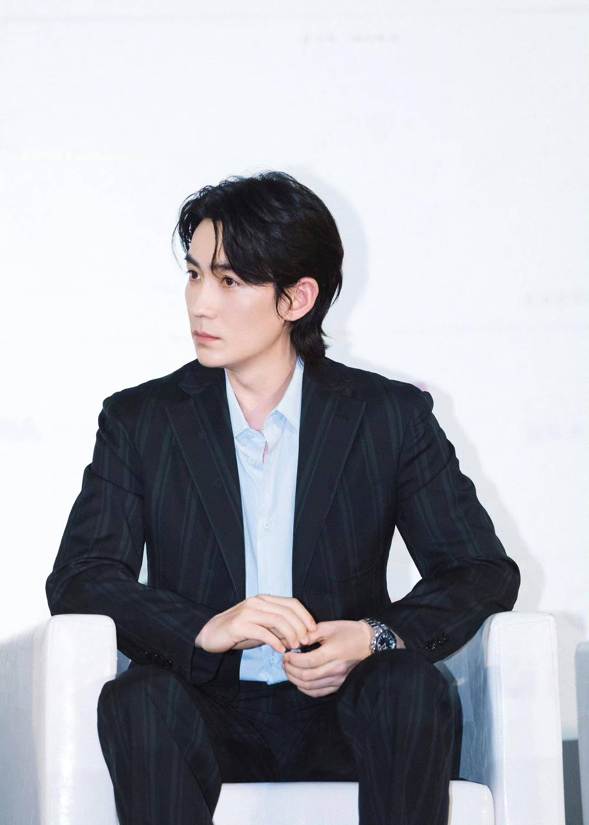 朱一龙男神气质造型合集:温文尔雅