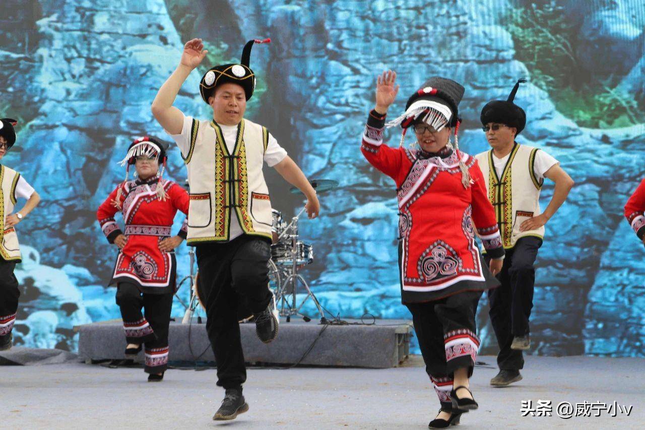 威宁雪山镇苗族花山节开幕式盛况