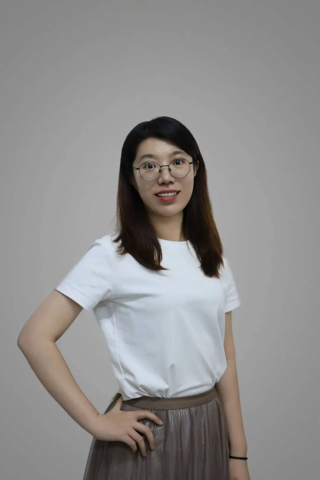 格外幸福外国语学院的刘文慧老师骄傲地说;"我的孩子们给我拍的形象照