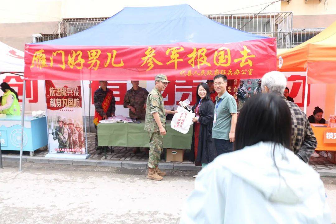 征兵宣传助高考 点燃青春从军梦