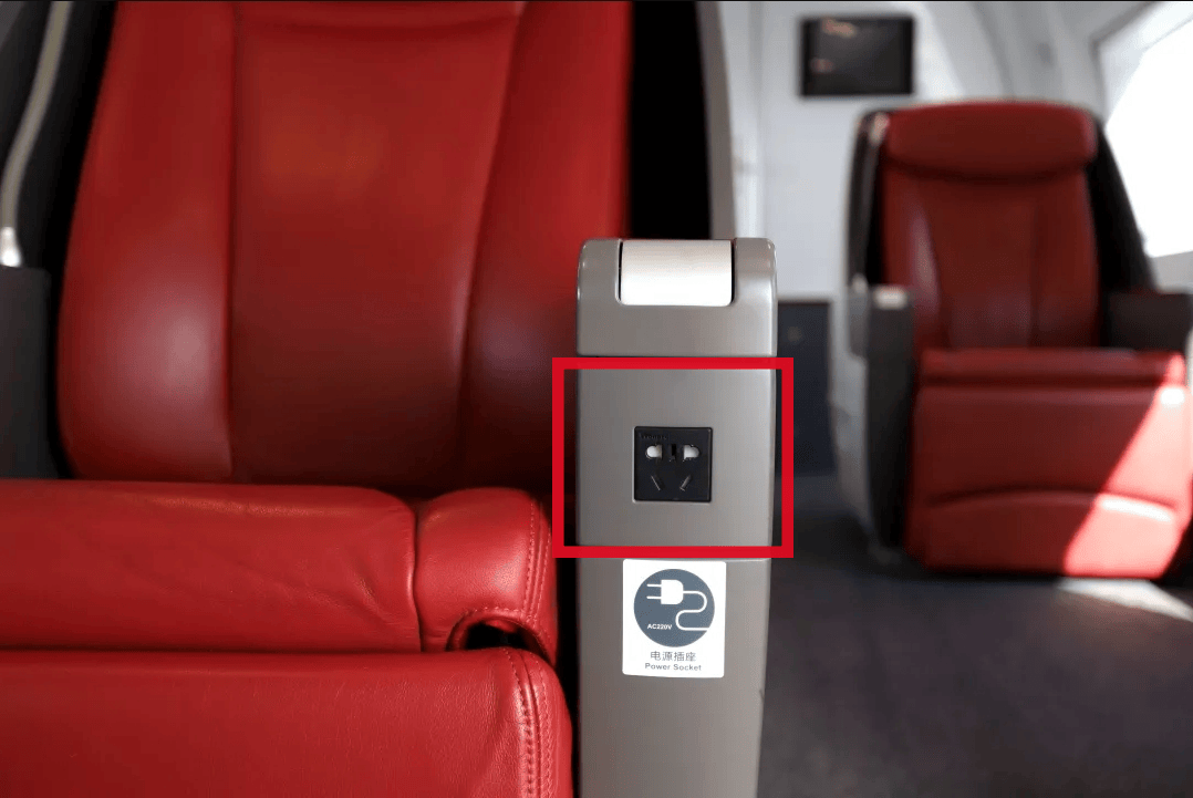 原来列车上这些地方还有充电口!_插座_车厢_座椅