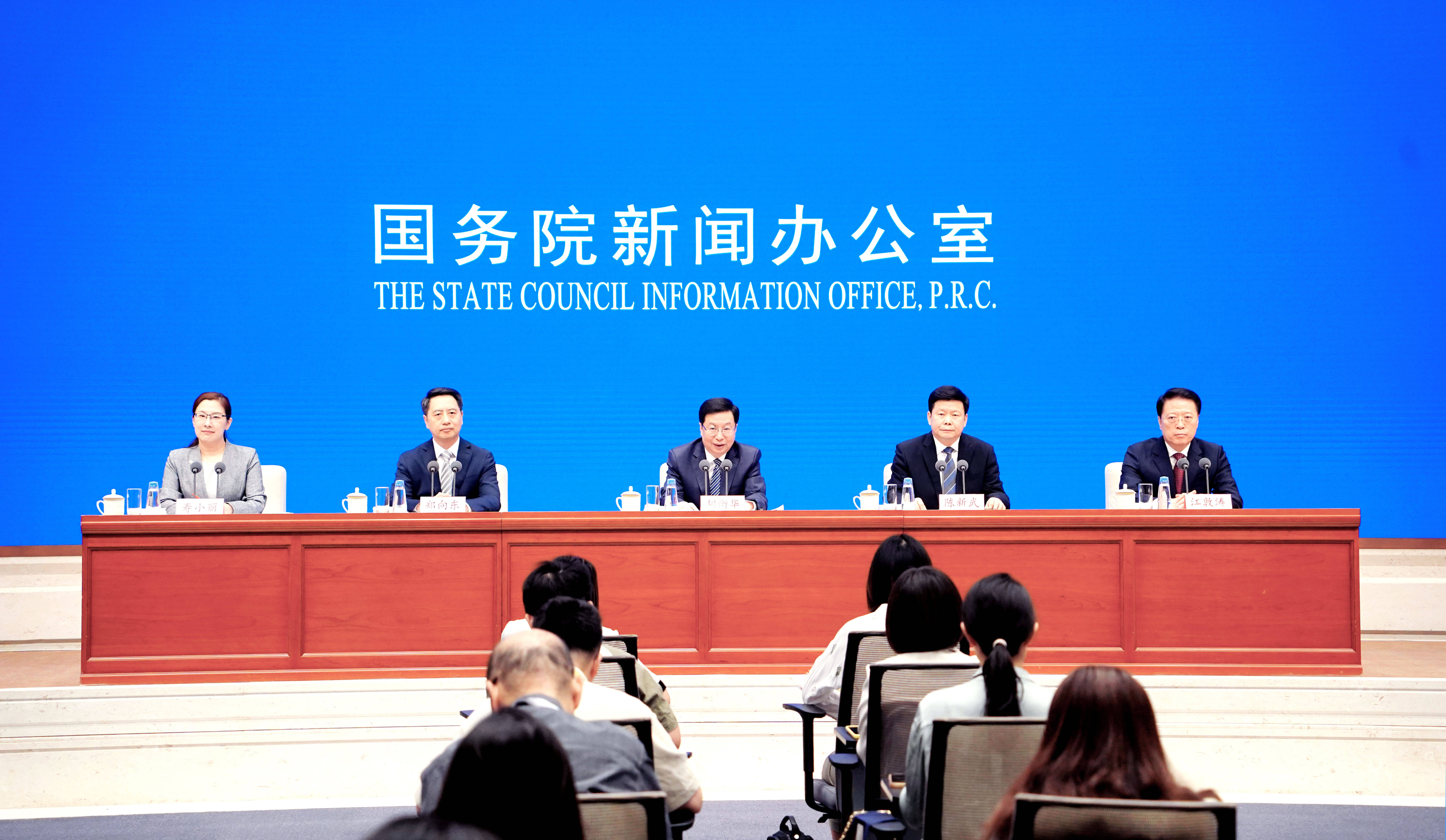 十一月五日新闻联播文字版(11月5日新闻联播内容摘要)