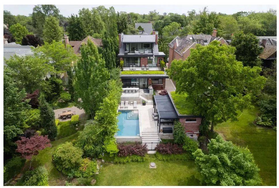 这个多伦多2080万加元大豪宅,标榜"设计师高定款",可不是那种土豪浮夸