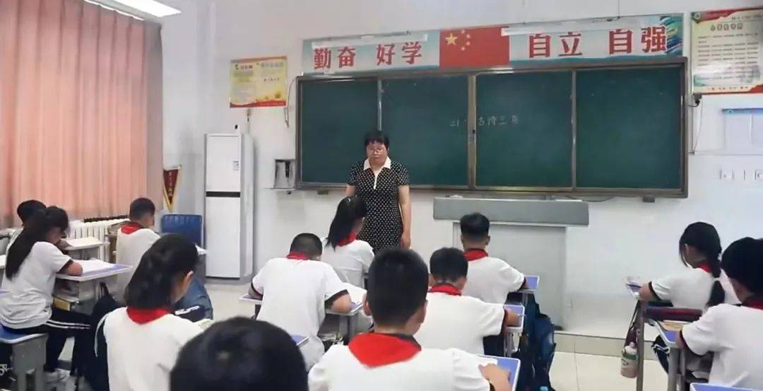 章丘区绣水中学图片