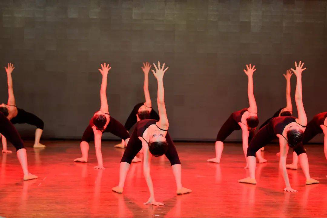 一场视觉盛宴——我校艺术学院2022级舞蹈表演专业毕业汇报演出精彩