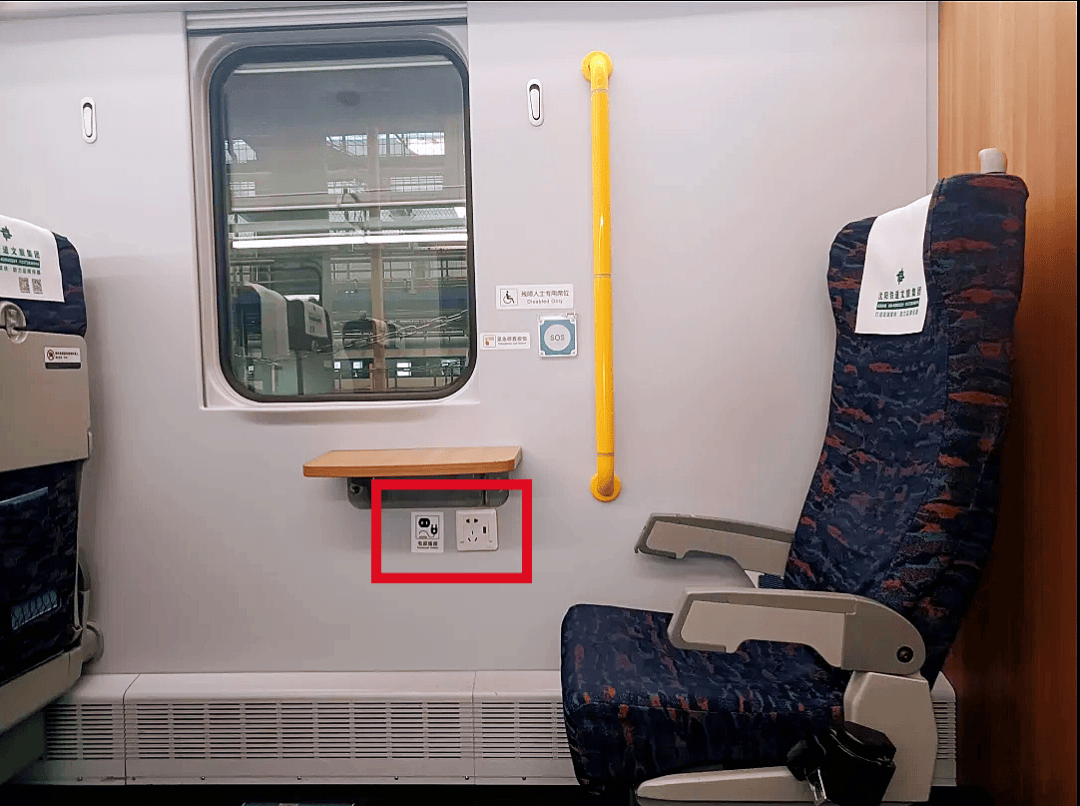 一等座席充电接口cr200j1复兴号动集动车组列车cr200j1复兴号动集动