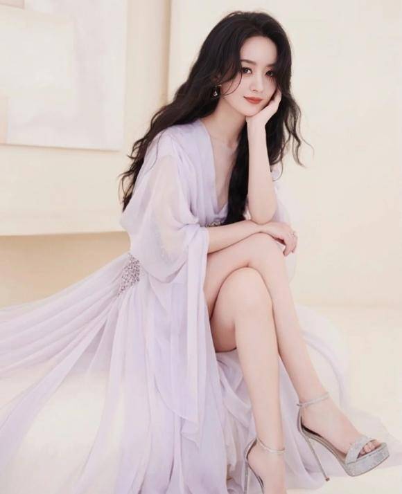 赵丽颖性感写真,她身材太逆天了,又美又飒,这是什么神仙身材?