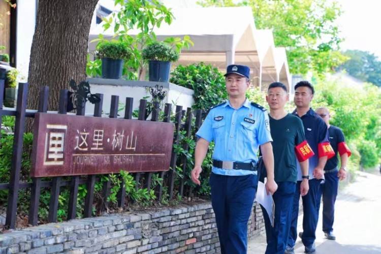 为了确保游客能够安心,放心地享受"梅"好时光,苏州高新区公安分局通安