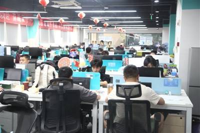 抖音街头乐队_街头巷尾抖音号_抖音里很火的街头歌手