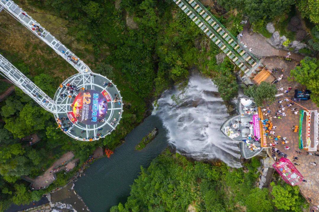 玻璃平台清远古龙峡拥有世界最大高差的户外扶梯!