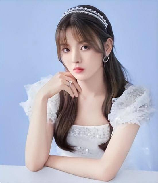 杨超越:微笑迎风,实力坚不可摧——杨超越的娱乐之路